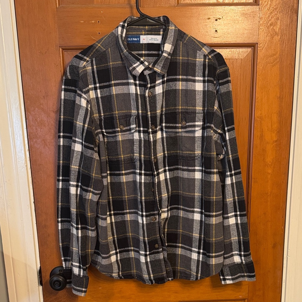 Old Navy Men's Black, White, and Gray Checkered Shirt